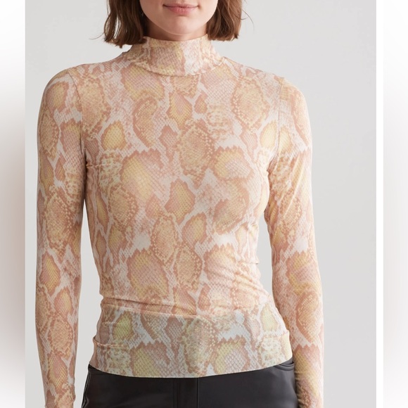 Zoe Mock Neck Mesh Top
AFRM LOS ANGELES - Picture 3 of 4